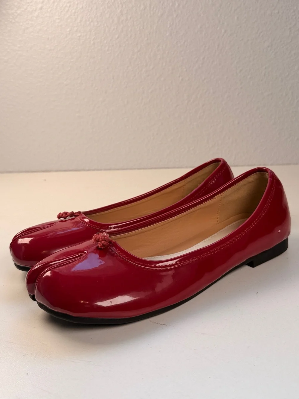 RABOESY Red Patent Tabi Split Toe Ballet Flats EU 39 US 8.5 Shoes